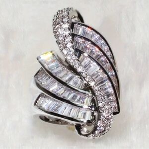 New - Women’s Cocktail Ring